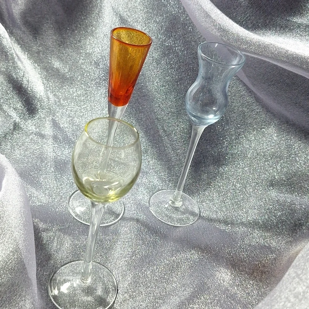 COLORFUL CORDIAL STEMMED GLASSES